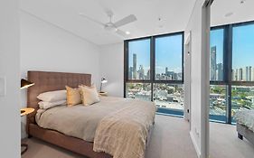 Prime Located Luxe 2 Bedroom Sky Home/Sensational Views